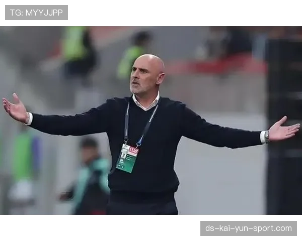 佩雷拉已经从狼队官宣下课，国安未来要是换帅，可以考虑请他，佩雷拉执教国足